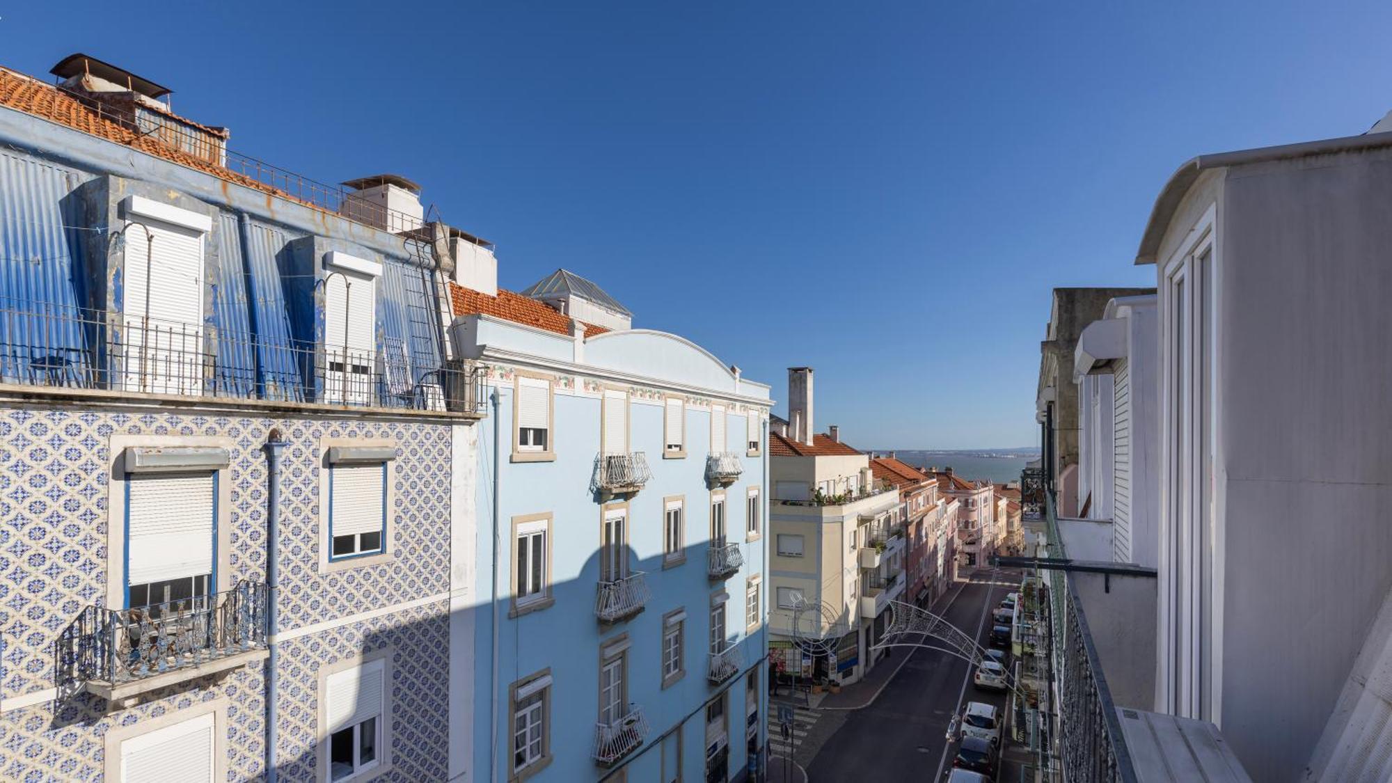 Classic Topfloor Apartment By Lovelystay Lisbon Exterior photo